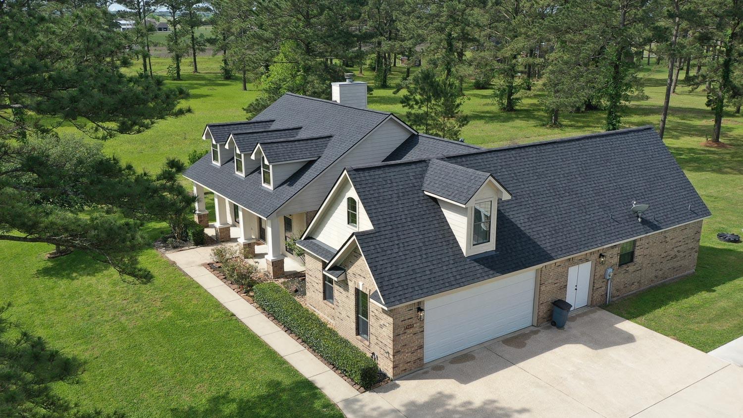 ELK Roofing & Construction Image