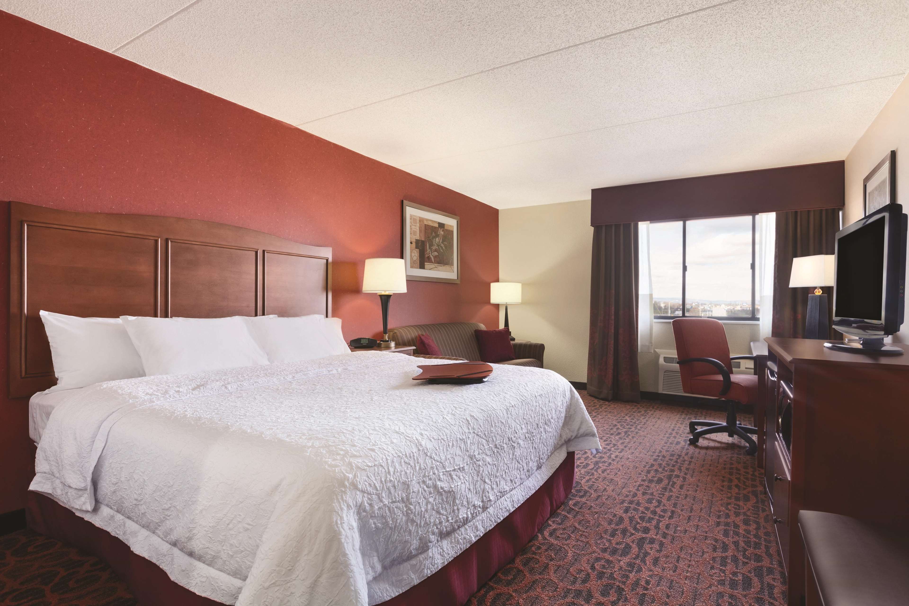 Hampton Inn Frederick Photo