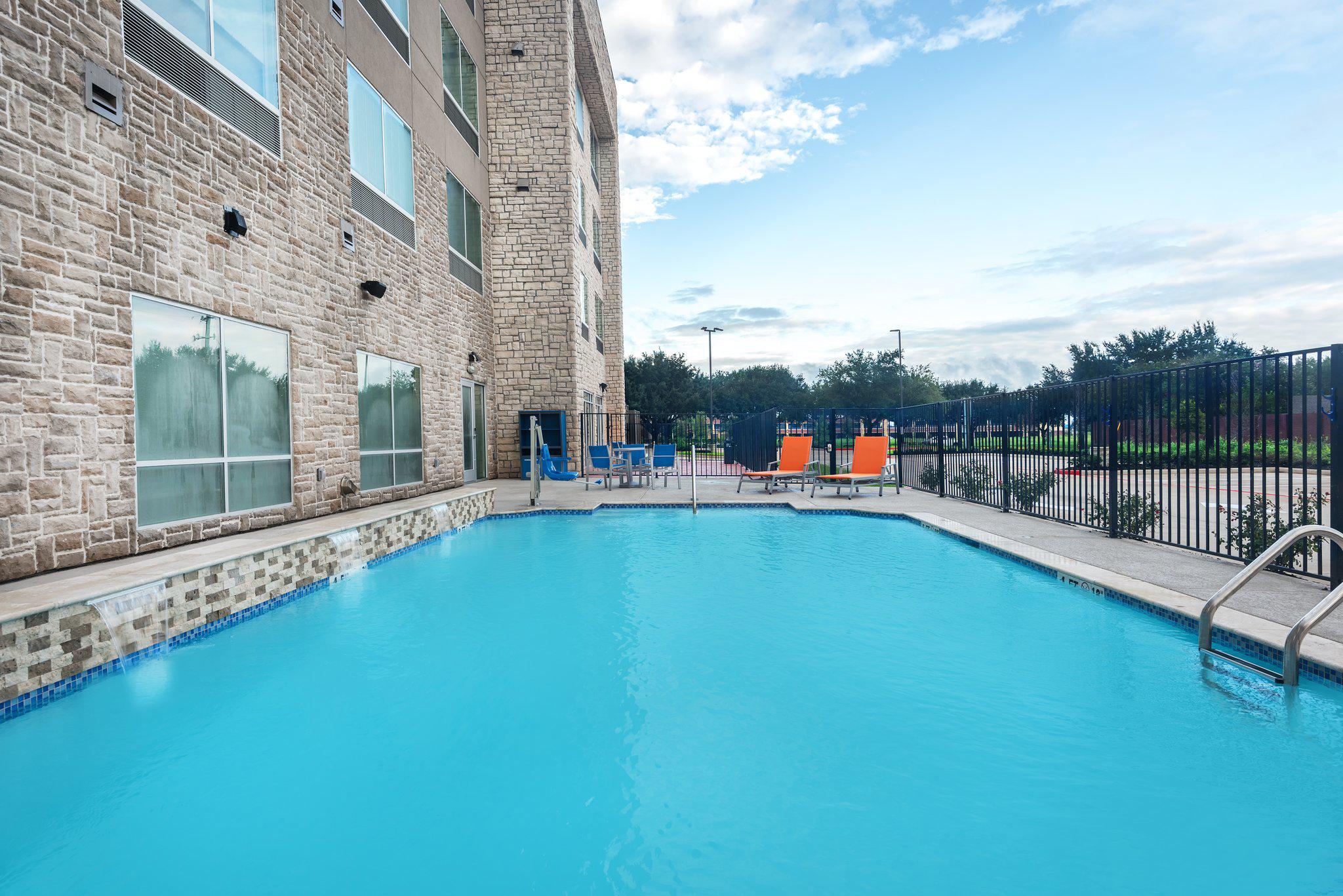 Holiday Inn Express & Suites Sugar Land SE - Missouri City Photo