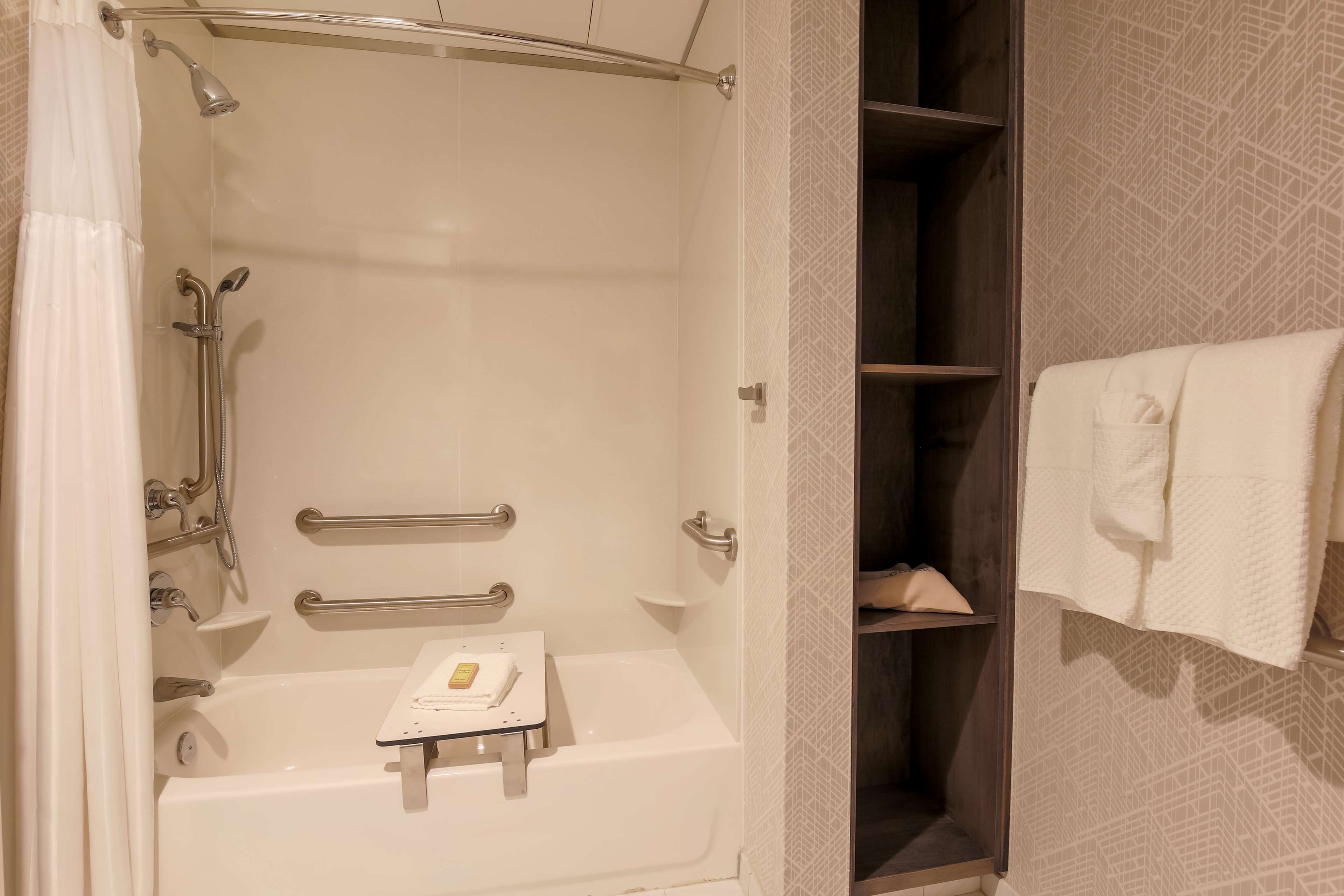 DoubleTree by Hilton Evansville Photo