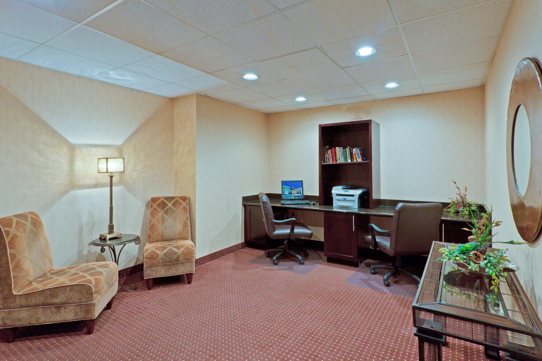 Holiday Inn Express & Suites Ashtabula-Geneva Photo