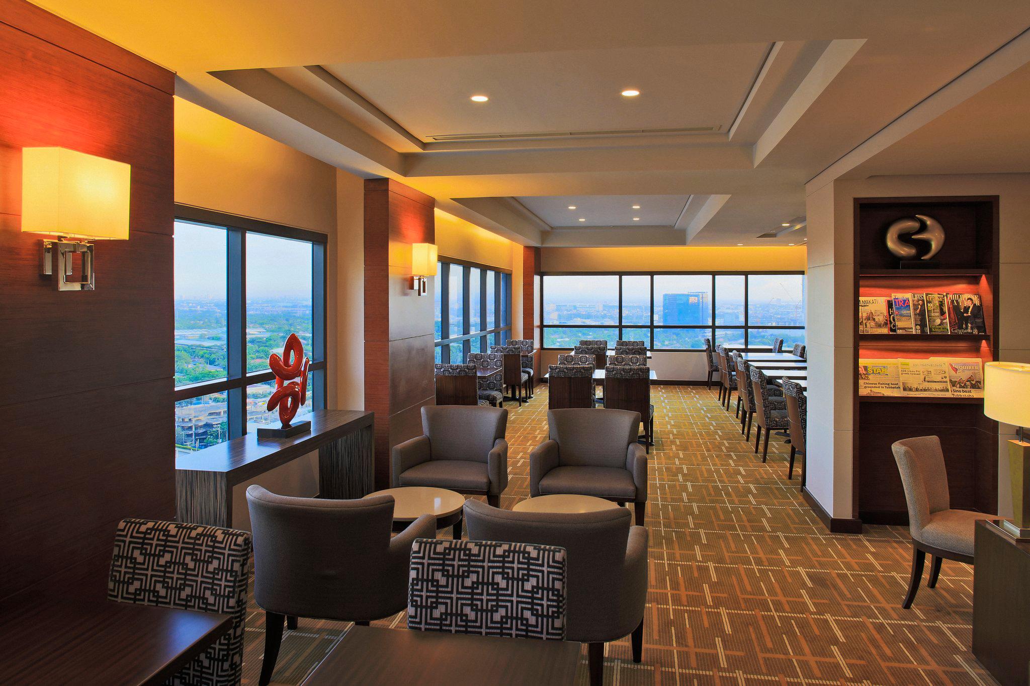 Foto de Holiday Inn & Suites Makati, an IHG Hotel