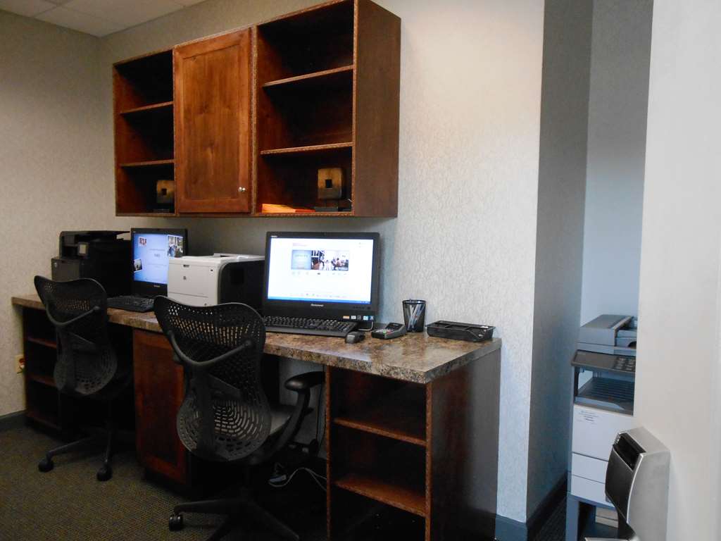 Hilton Garden Inn Westbury Image