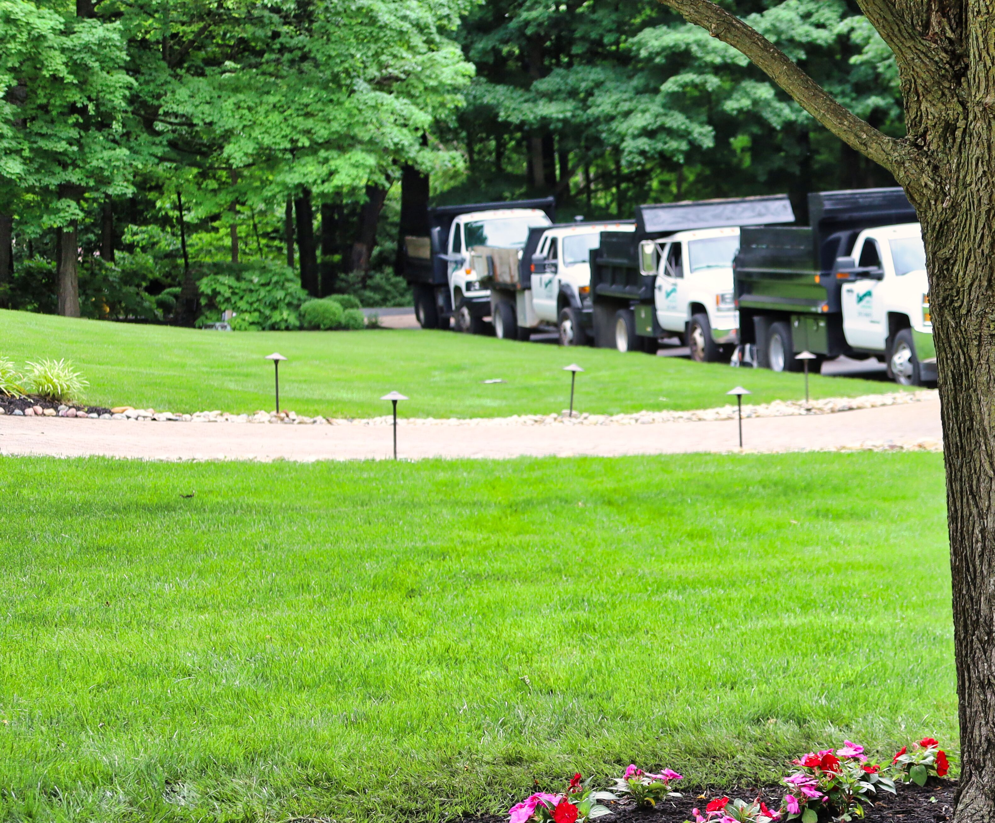 Oakwood Lawn & Landscaping Image