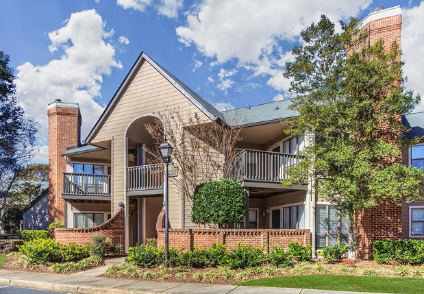 Images Camden Foxcroft Apartments