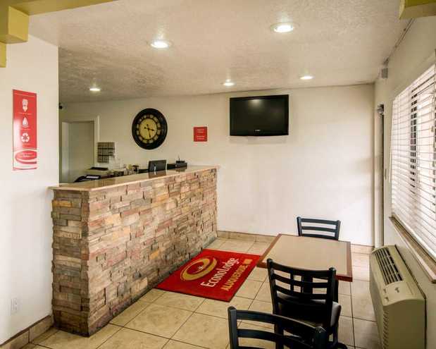 Images Econo Lodge East
