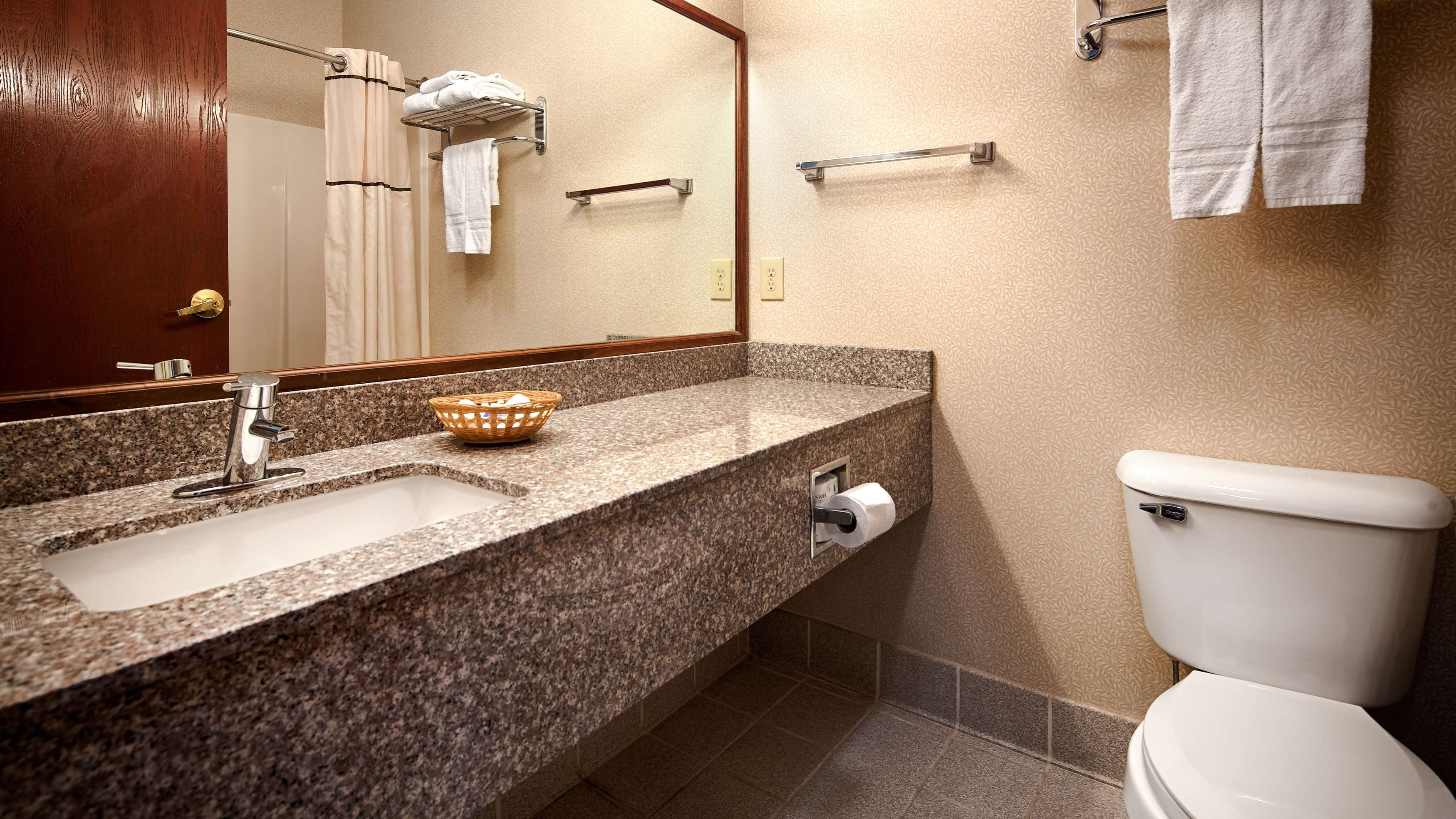 Best Western Airport Suites Photo