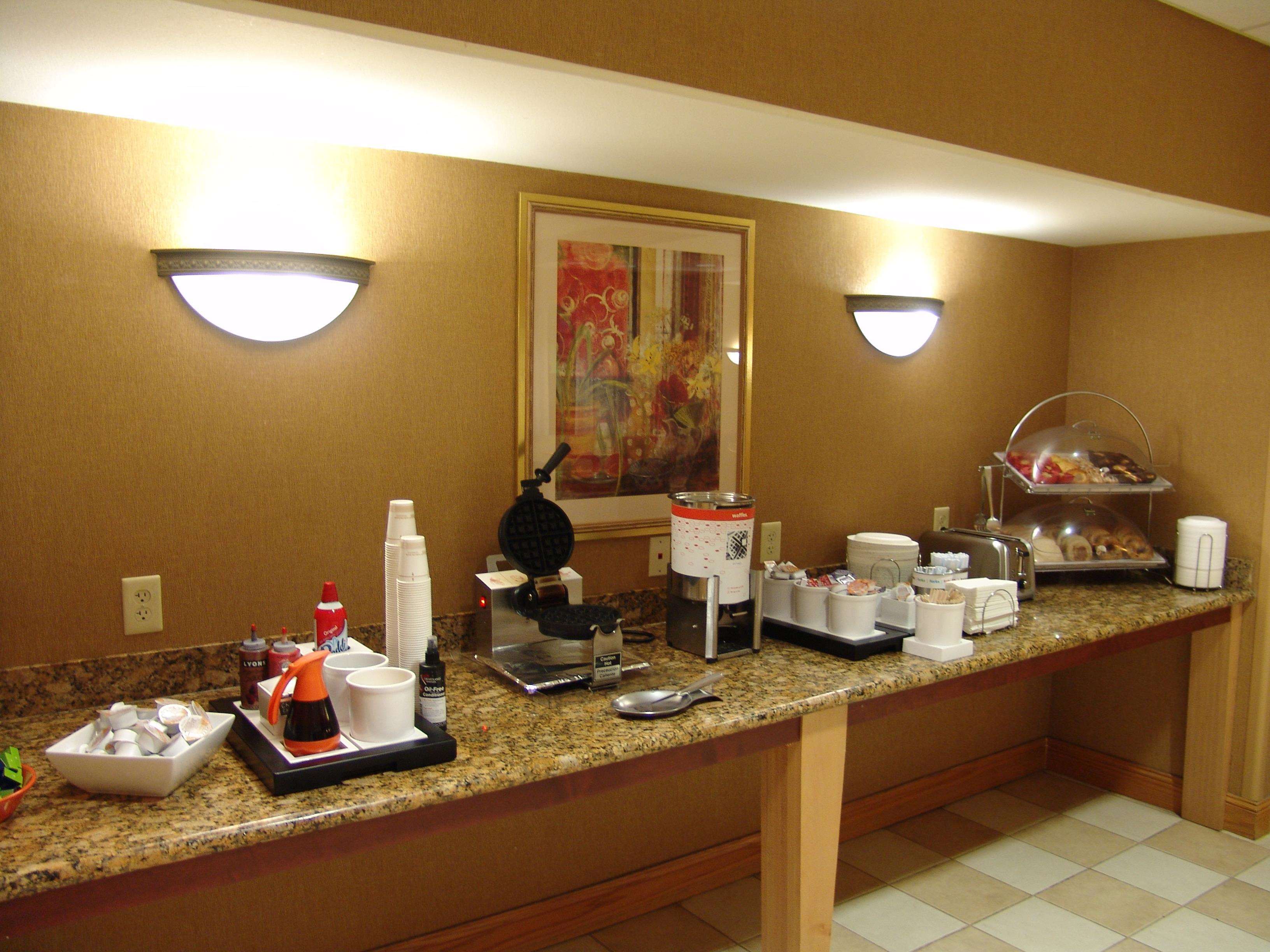 Hampton Inn Garden City Photo