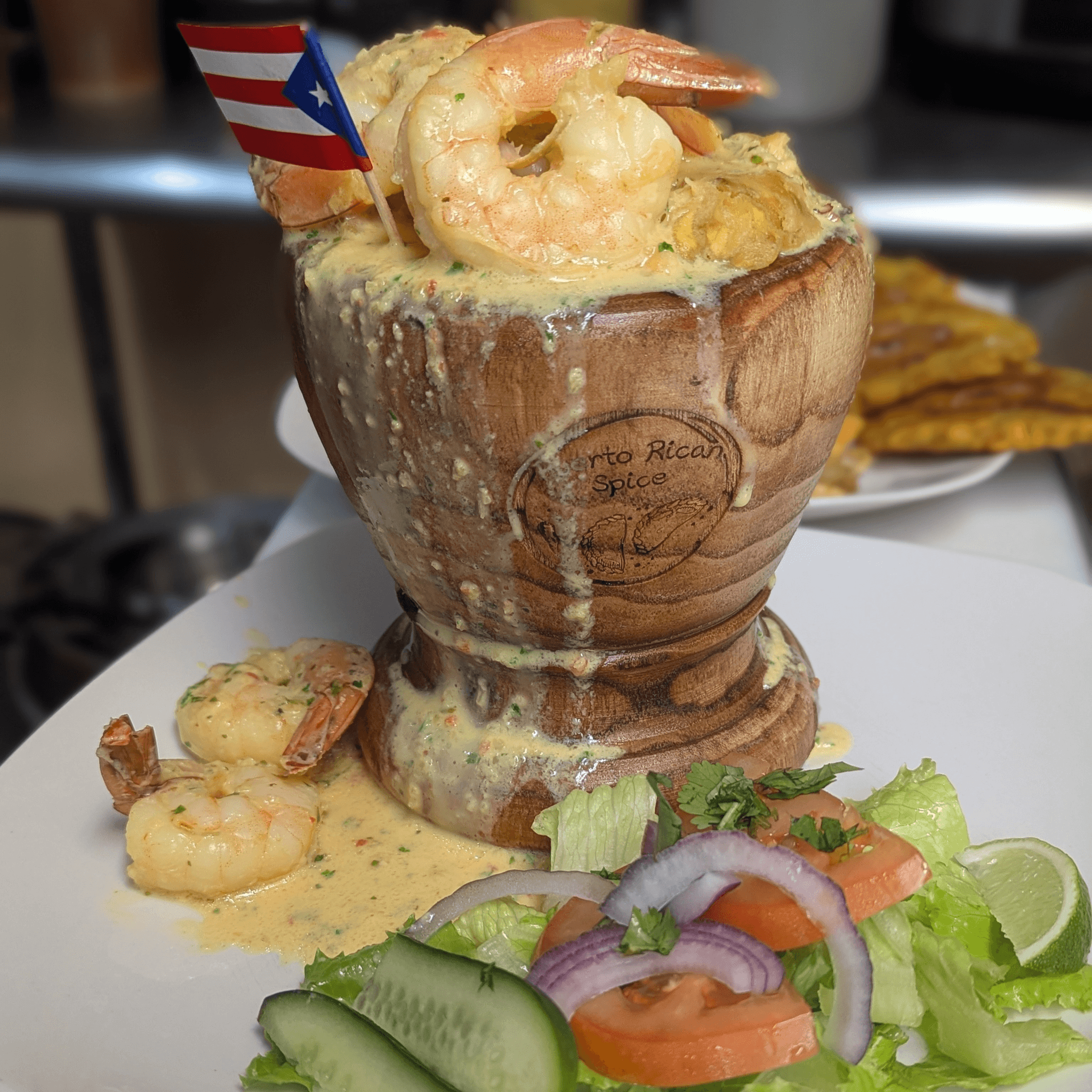 Camarones En Crema De Ajo / Creamy Garlic Shrimp Mofongo
