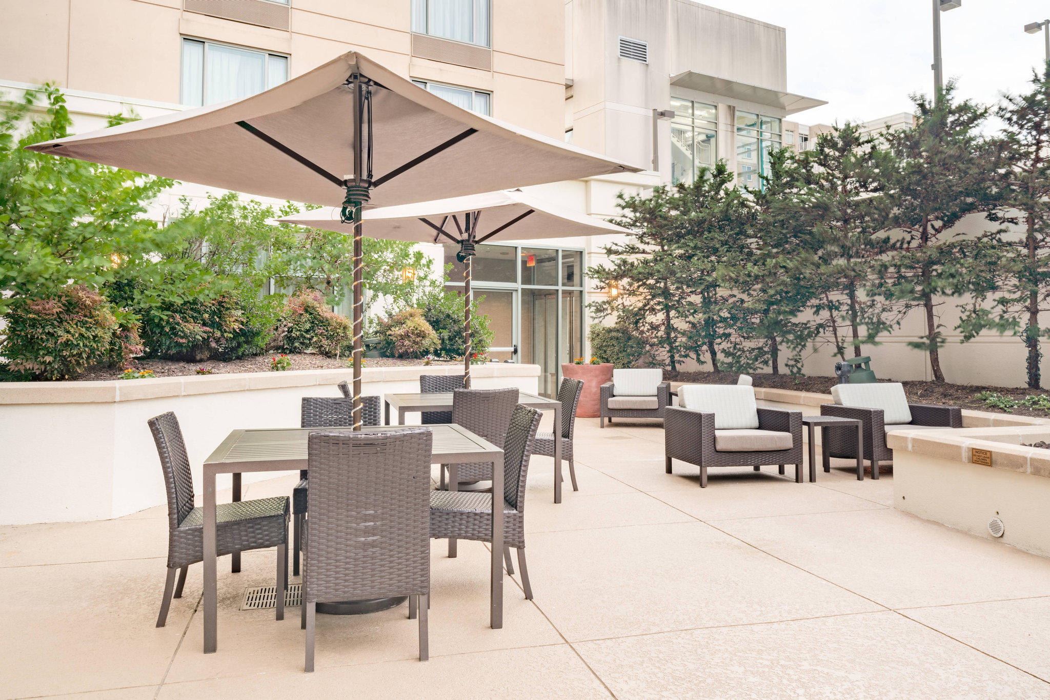 Courtyard by Marriott Silver Spring Downtown Photo