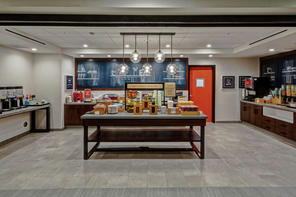Hampton Inn Fresno Airport Image