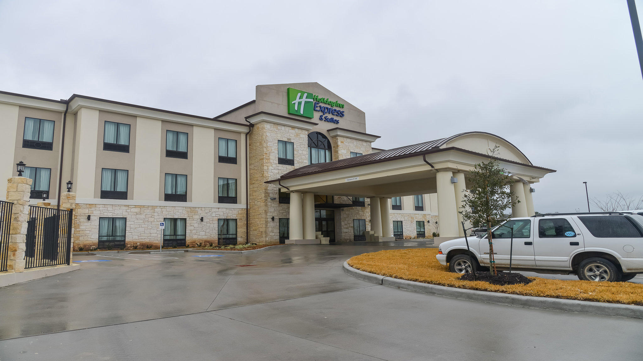 Holiday Inn Express & Suites Cuero Photo