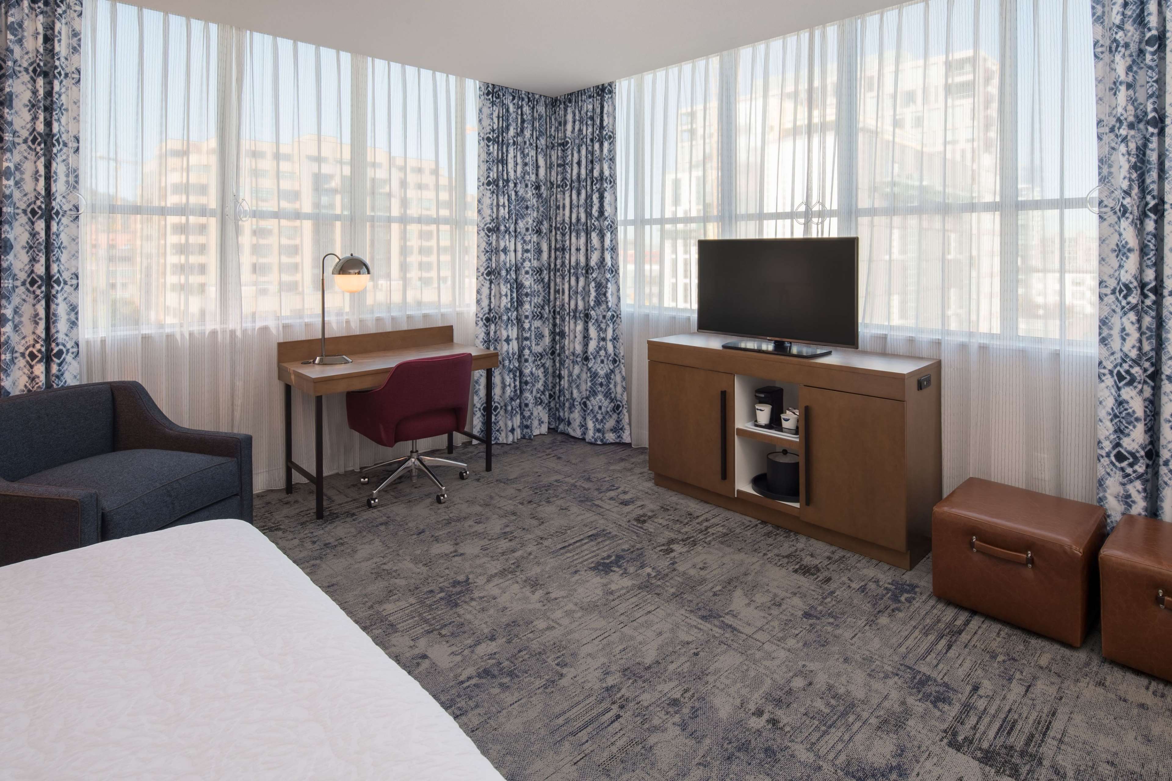 Hampton Inn & Suites Portland-Pearl District Photo