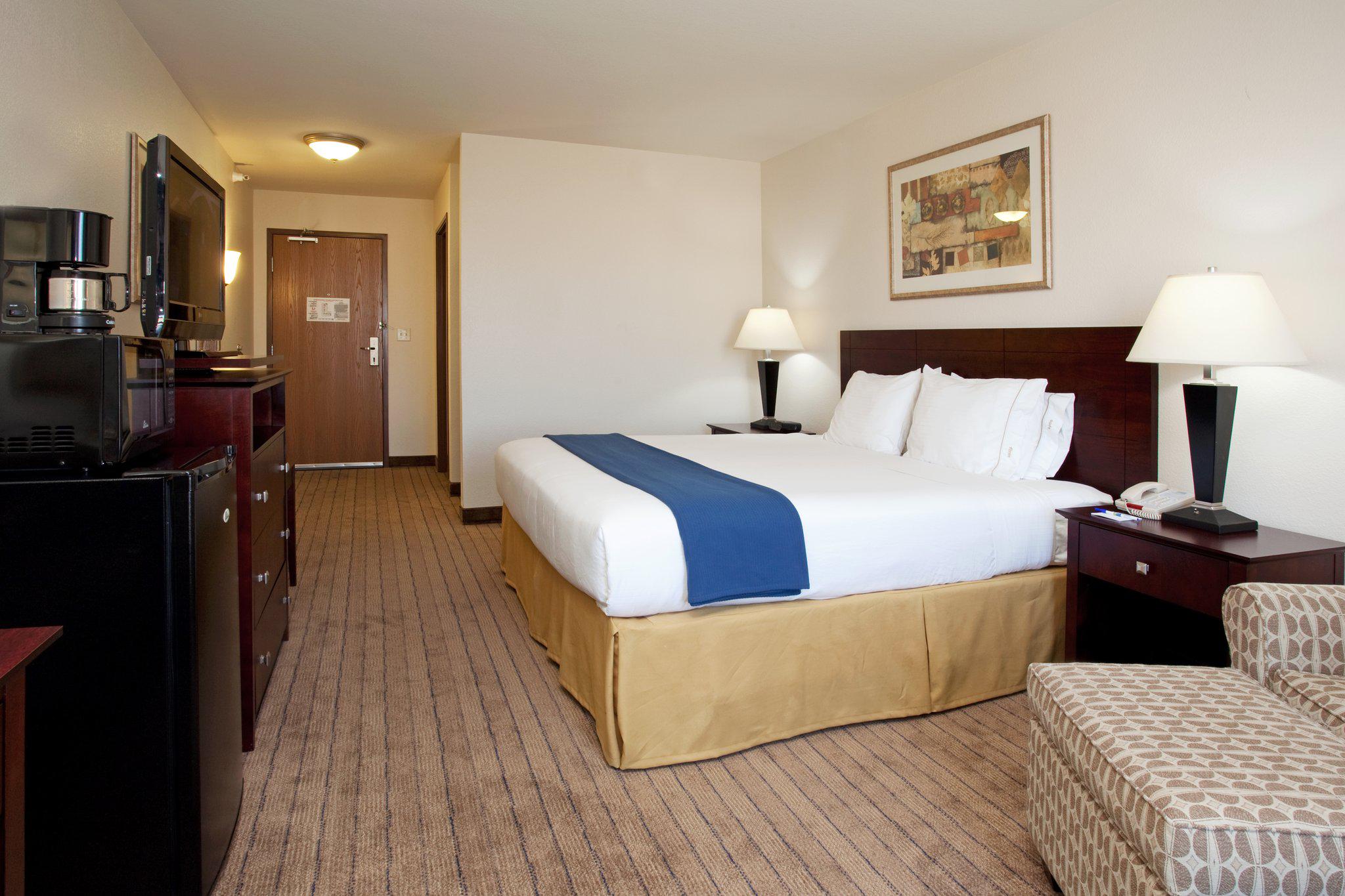 Holiday Inn Express & Suites Buffalo Photo