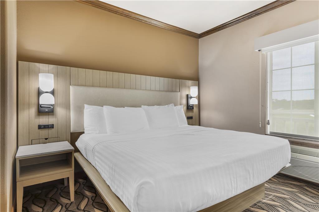 Best Western Red River Inn & Suites Image