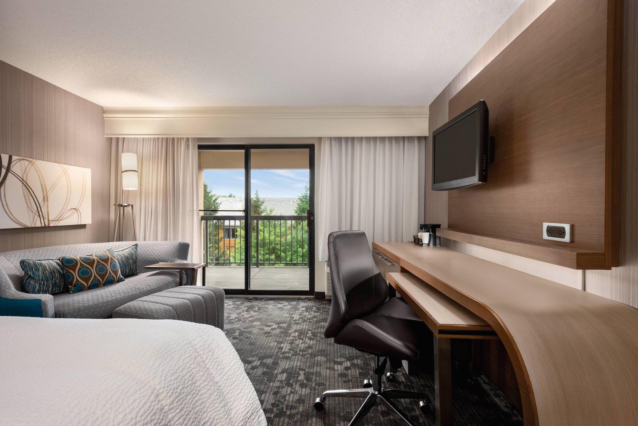 Courtyard by Marriott Dayton North Photo