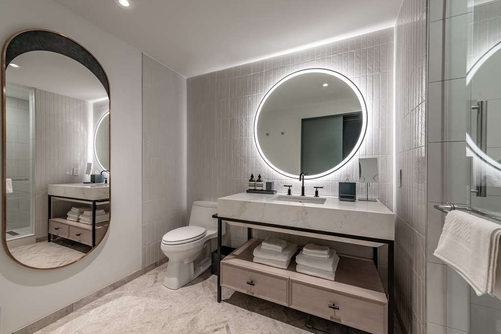 The Morrow Washington DC, Curio Collection by Hilton Image