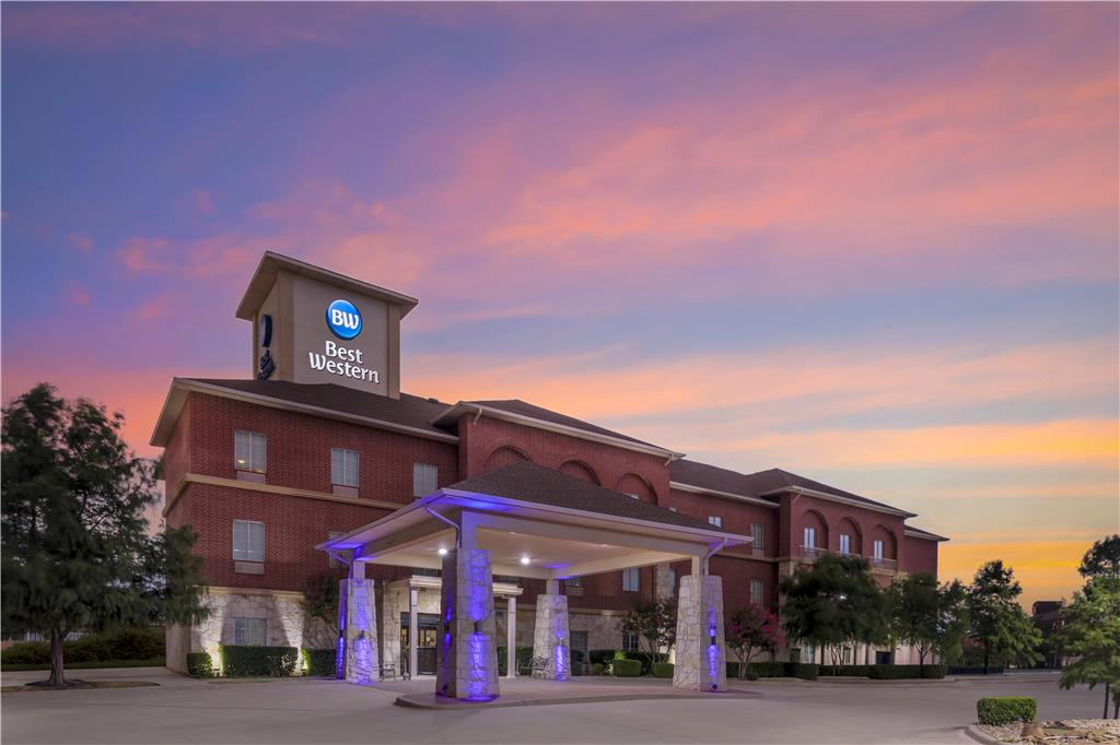 Best Western Red River Inn & Suites Image