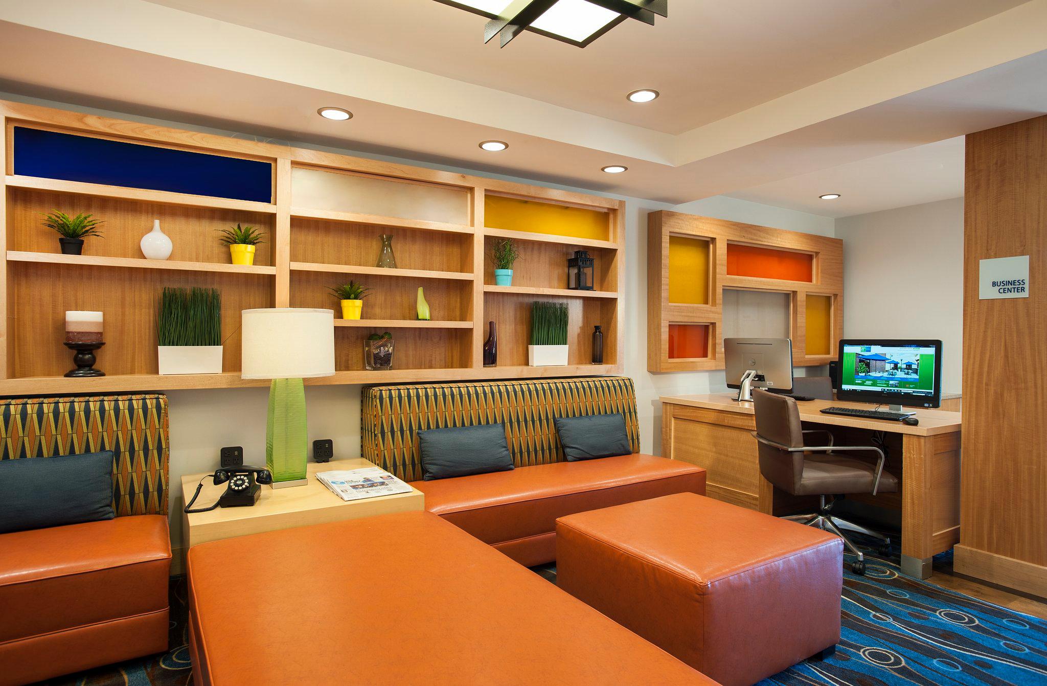 Holiday Inn Express & Suites Germantown - Gaithersburg Photo