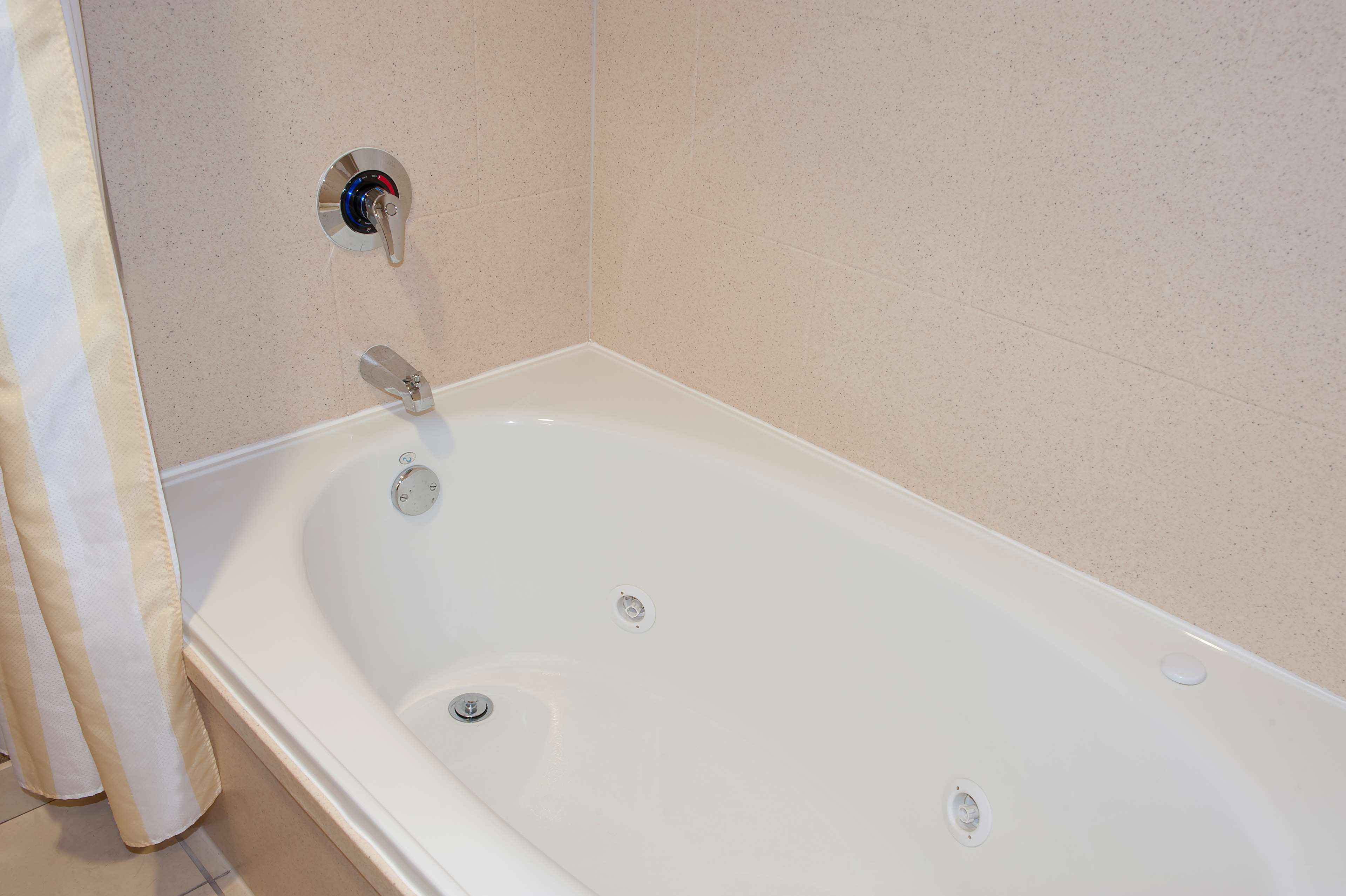 Guest room bath