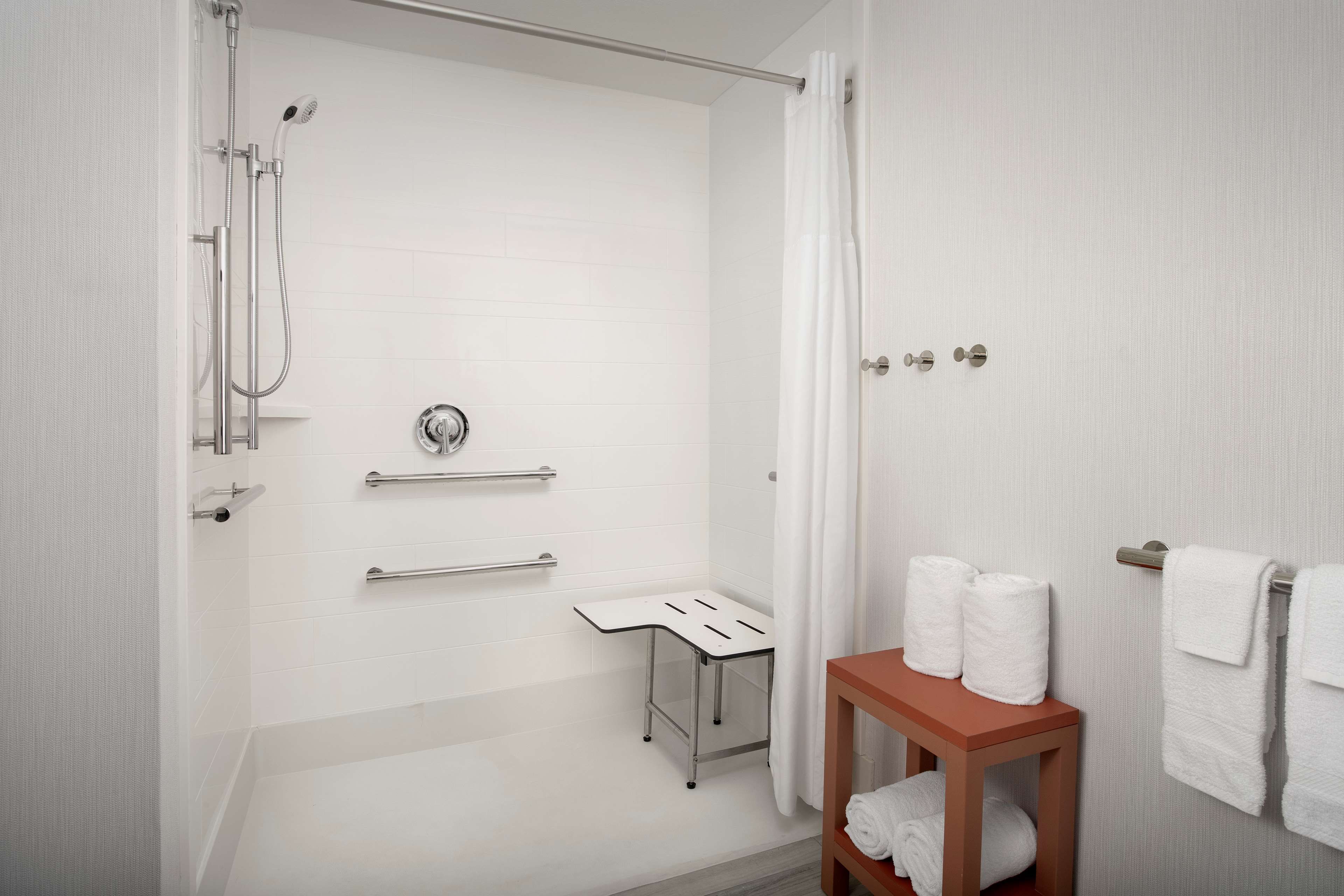 Guest room bath