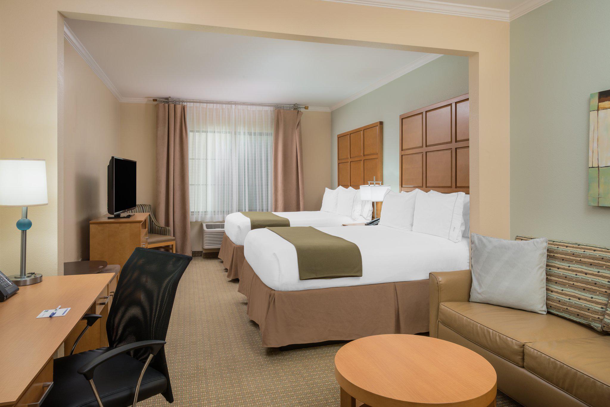 Holiday Inn Express & Suites Santa Clara - Silicon Valley Photo