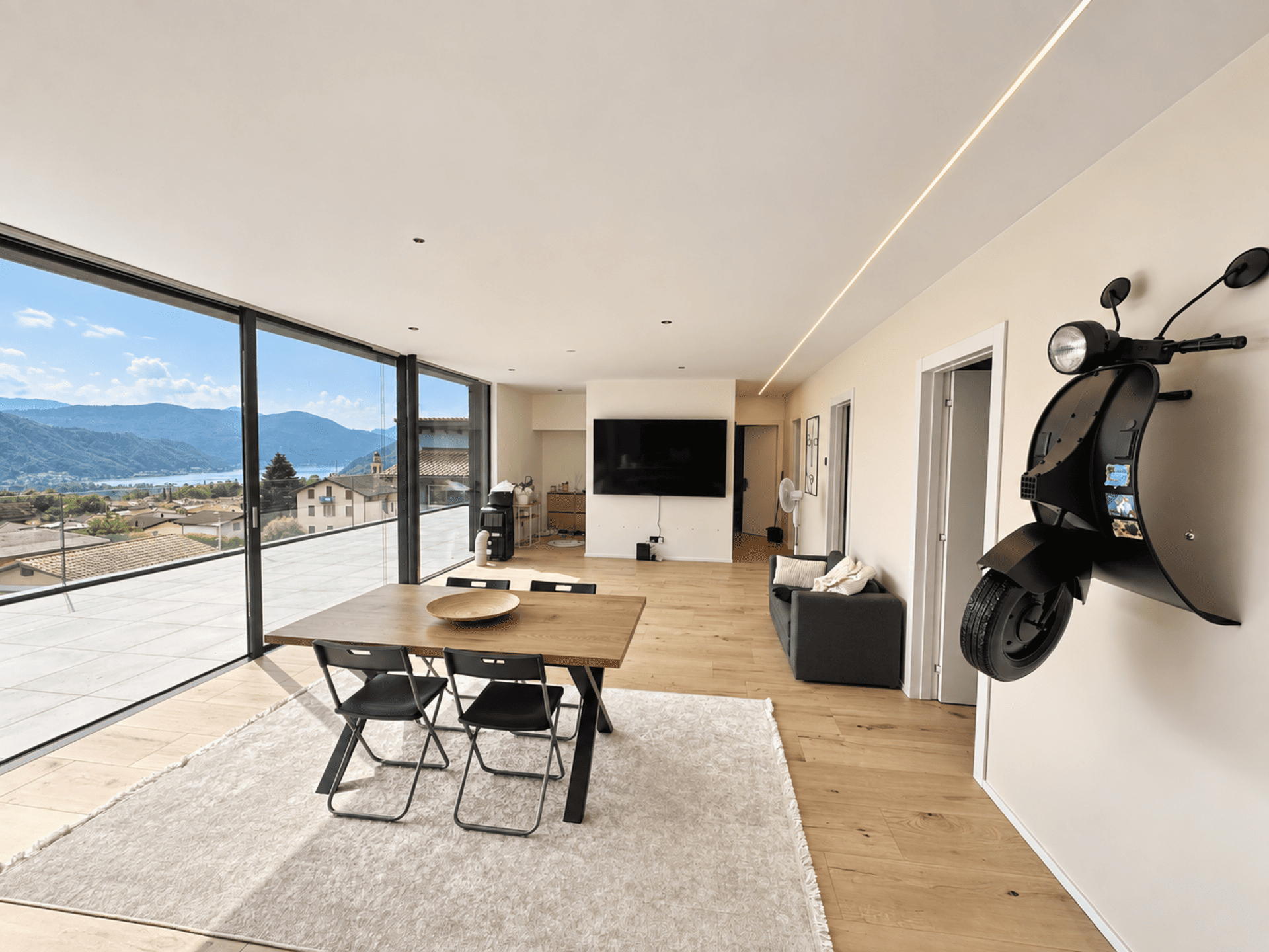 NUOVO ED AMPIO 4.5 CON LIFT PRIVATO E VISTA LAGO IN VENDITA A PURA