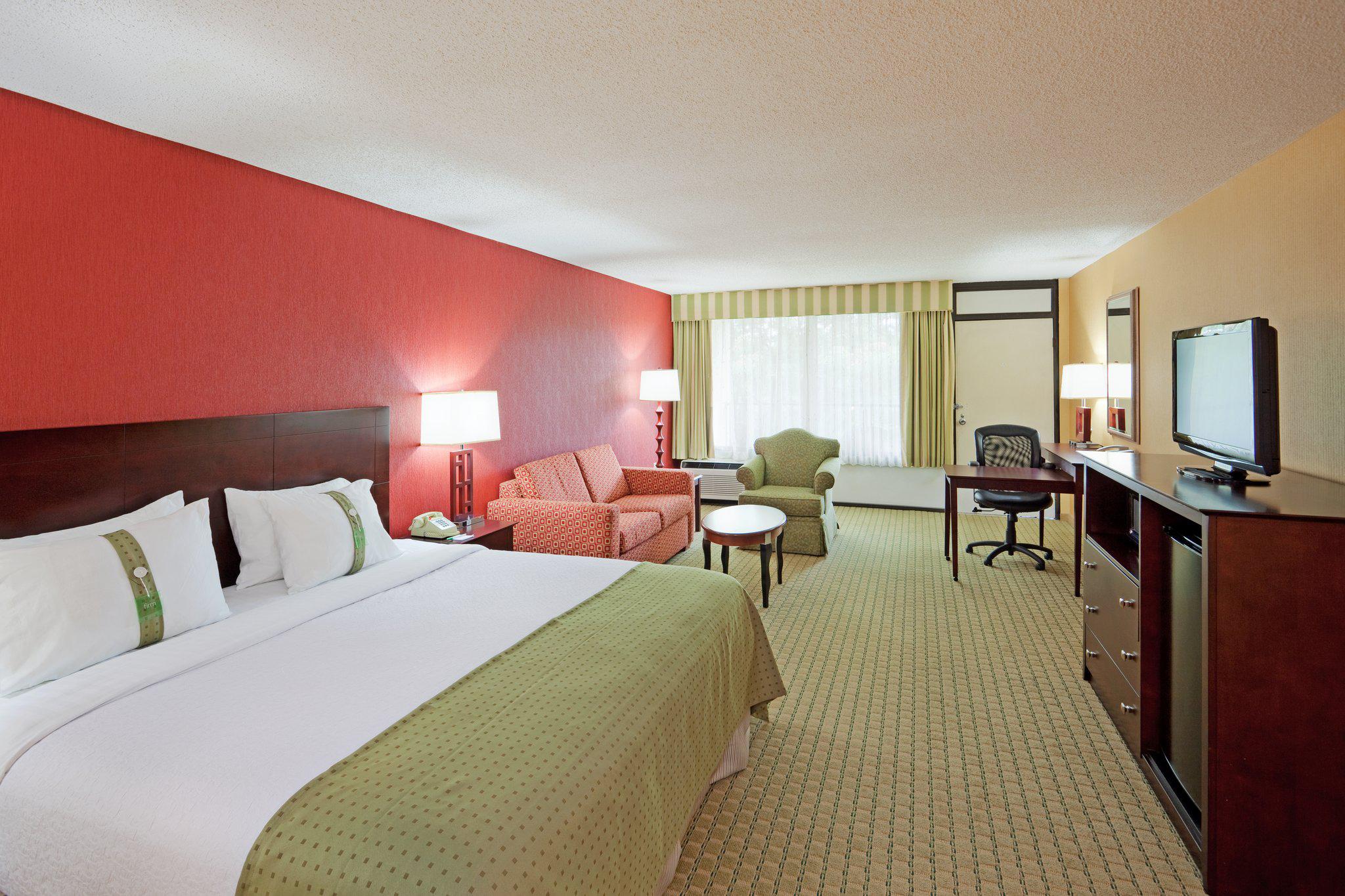 Holiday Inn & Suites Nashua Photo