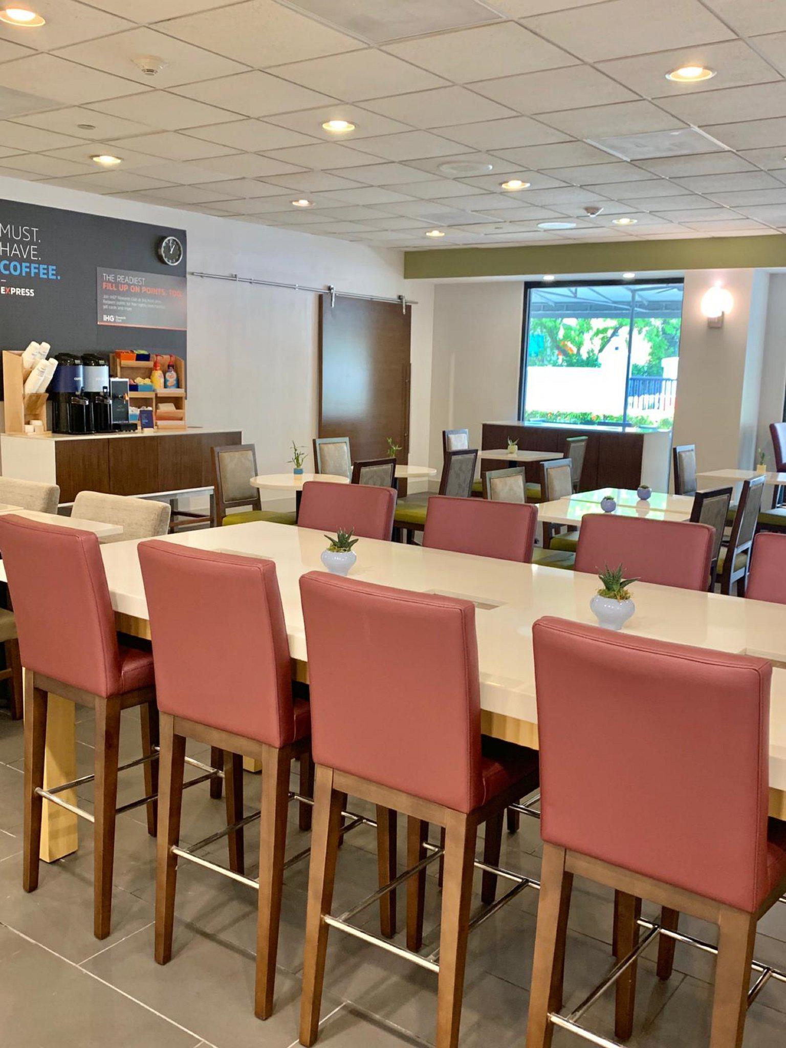 Holiday Inn Express & Suites Miami - Hialeah Photo