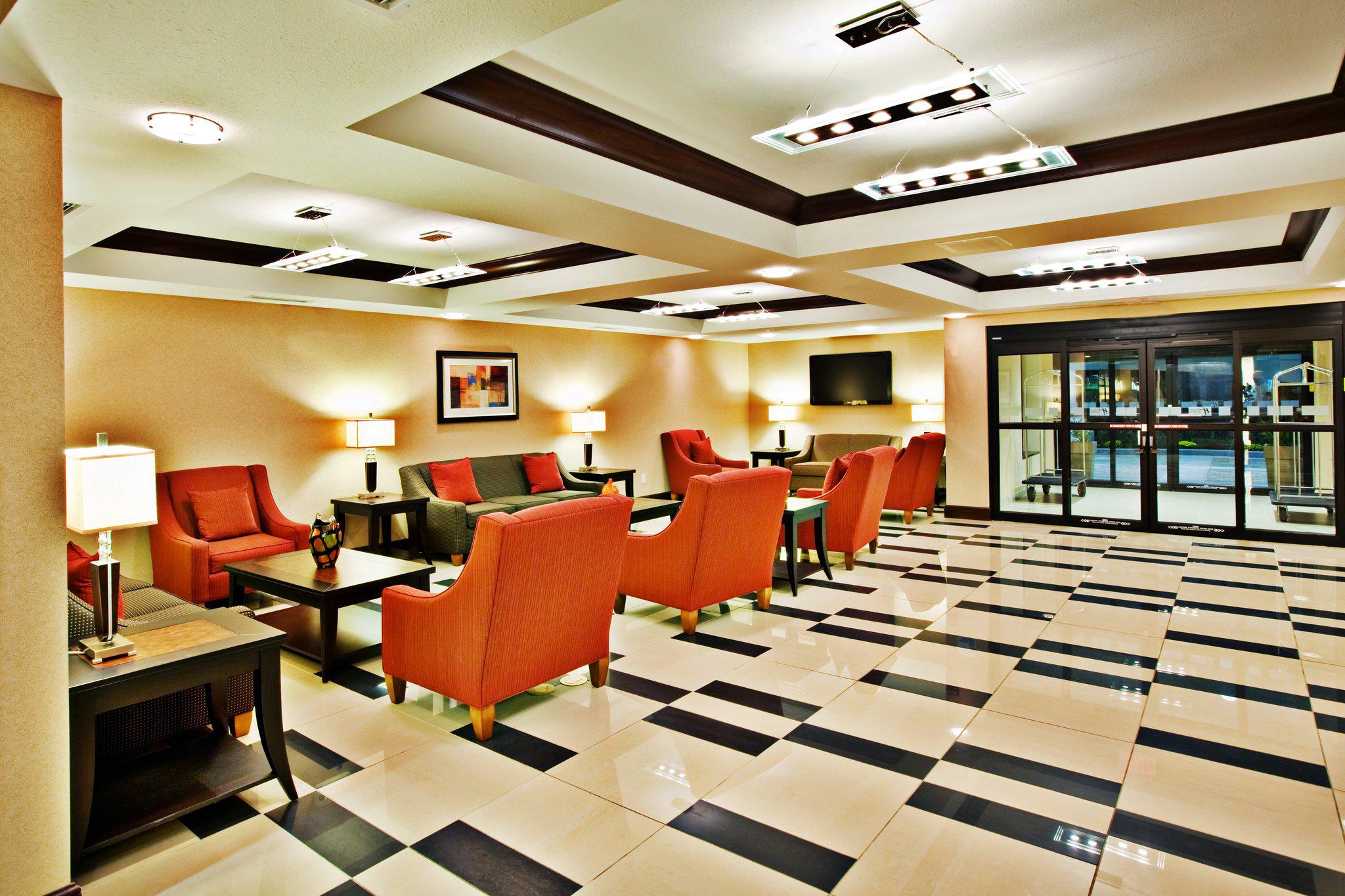 Holiday Inn Express & Suites Crawfordsville Photo