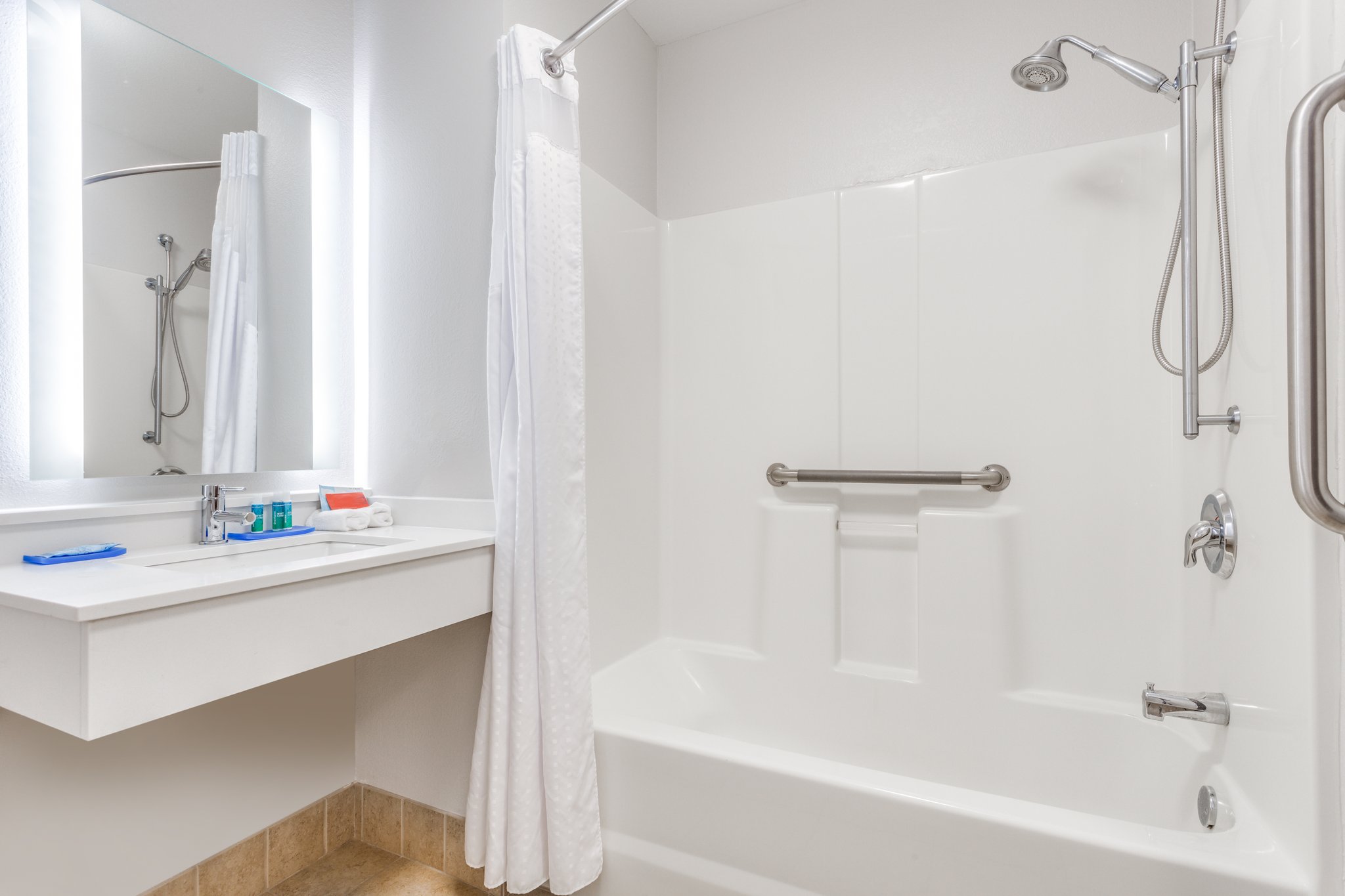 Holiday Inn Express & Suites Eau Claire North by IHG Image