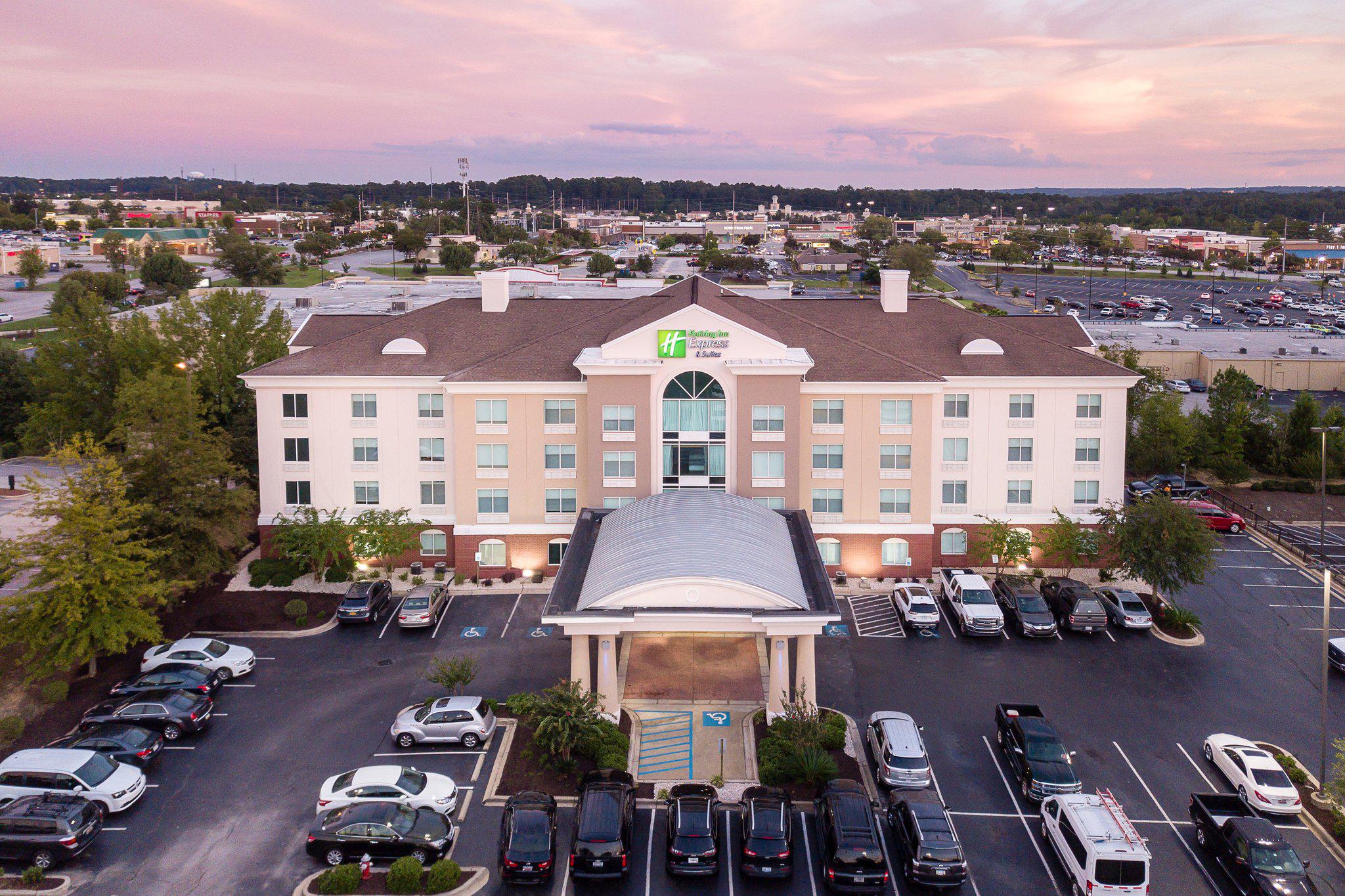 Holiday Inn Express & Suites Columbia-I-26 @ Harbison Blvd Photo