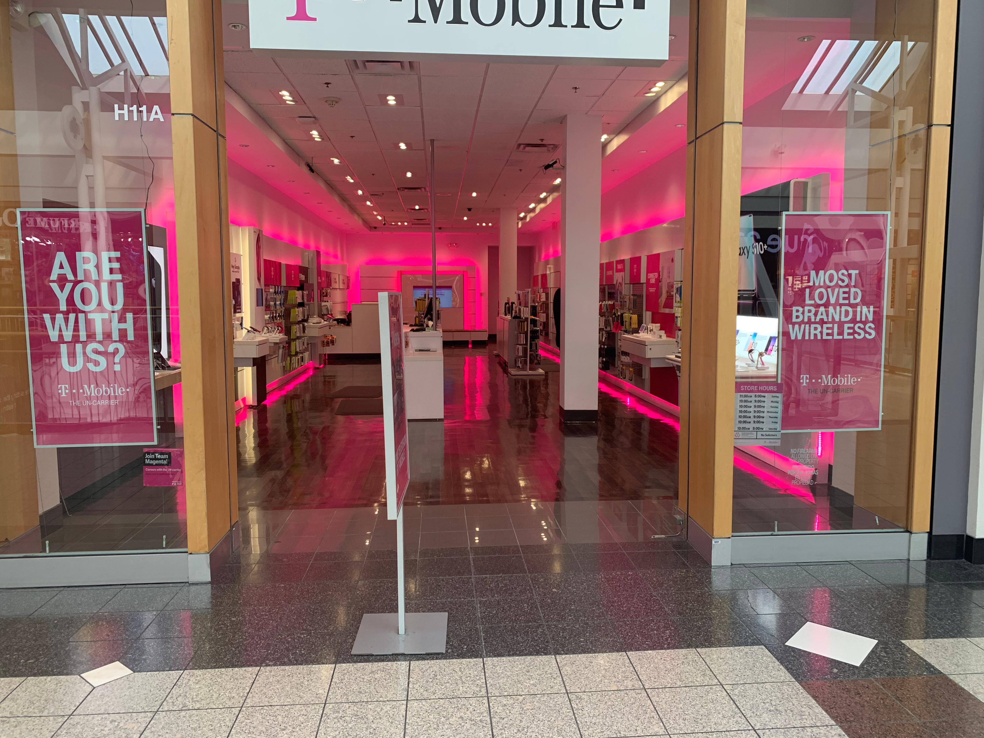 T Mobile Store At 3333 West Touhy Ave Space 11a Lincolnwood Il T Mobile