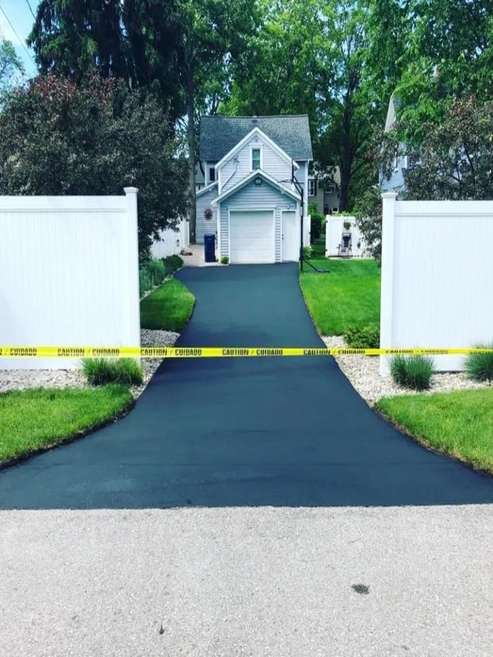 Asphalt Sealcoating