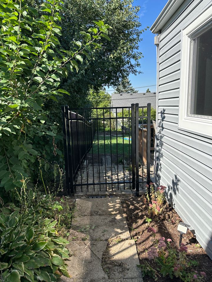 Top Rail Fence Naperville Image