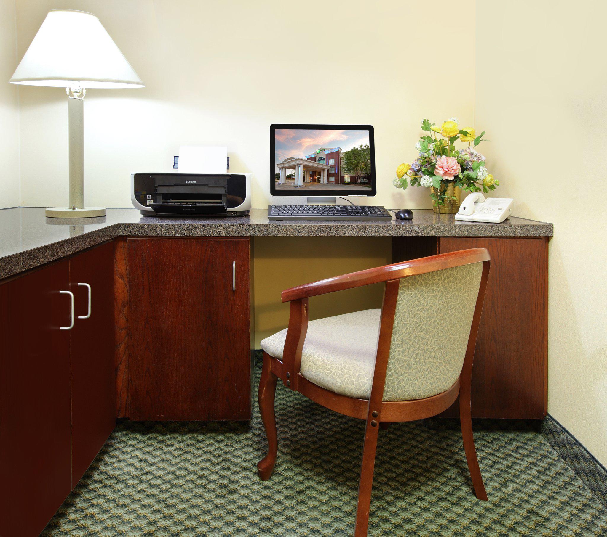 Holiday Inn Express Fort Smith Executive Park Photo