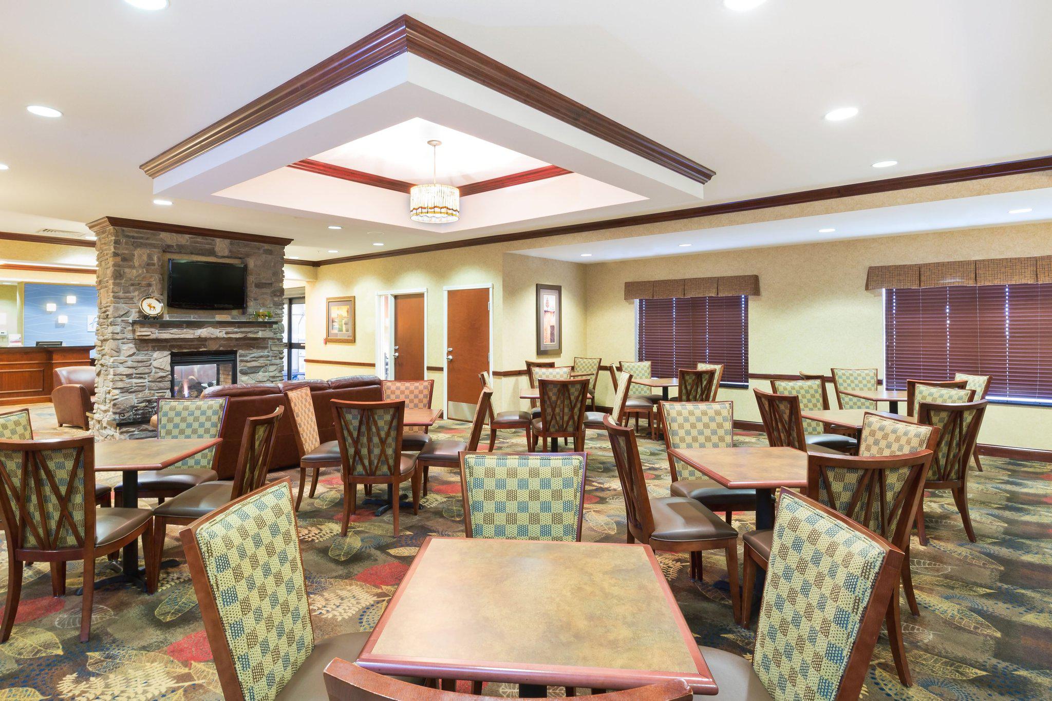 Holiday Inn Express & Suites Helena Photo