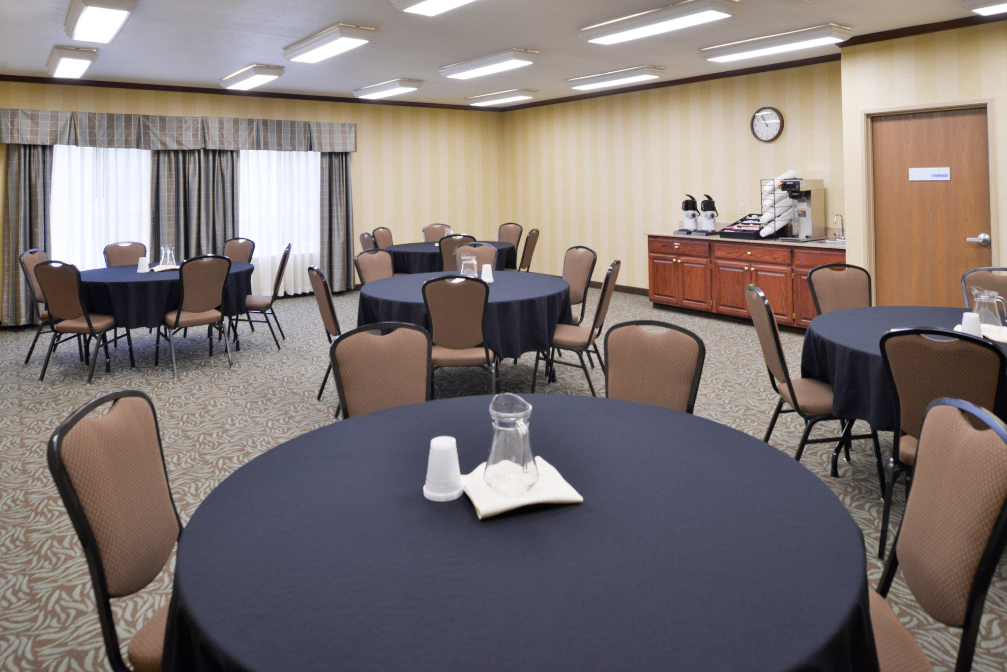 Holiday Inn Express & Suites Sioux Falls at Empire Mall Photo