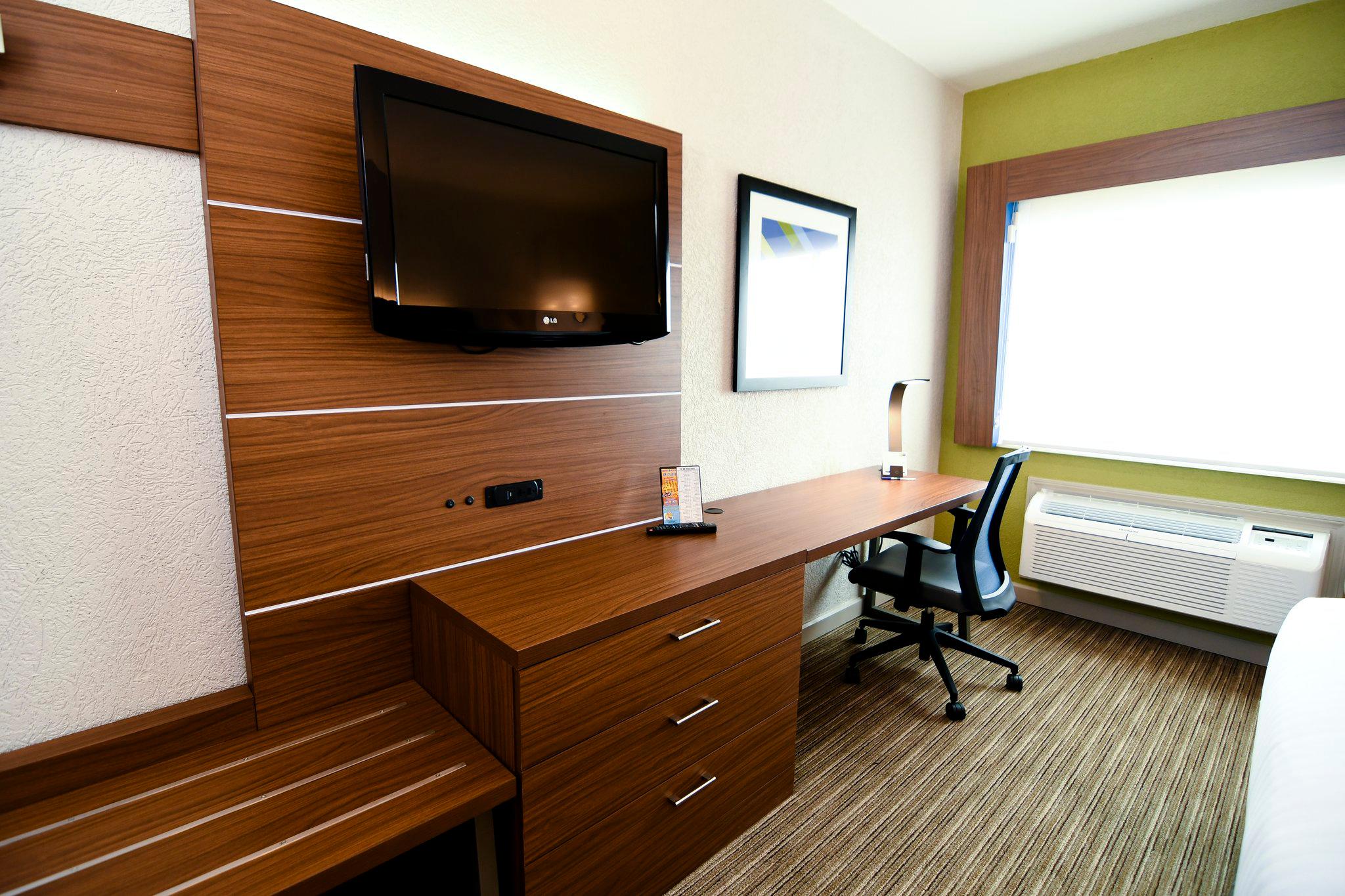 Holiday Inn Express & Suites Port Clinton-Catawba Island Photo