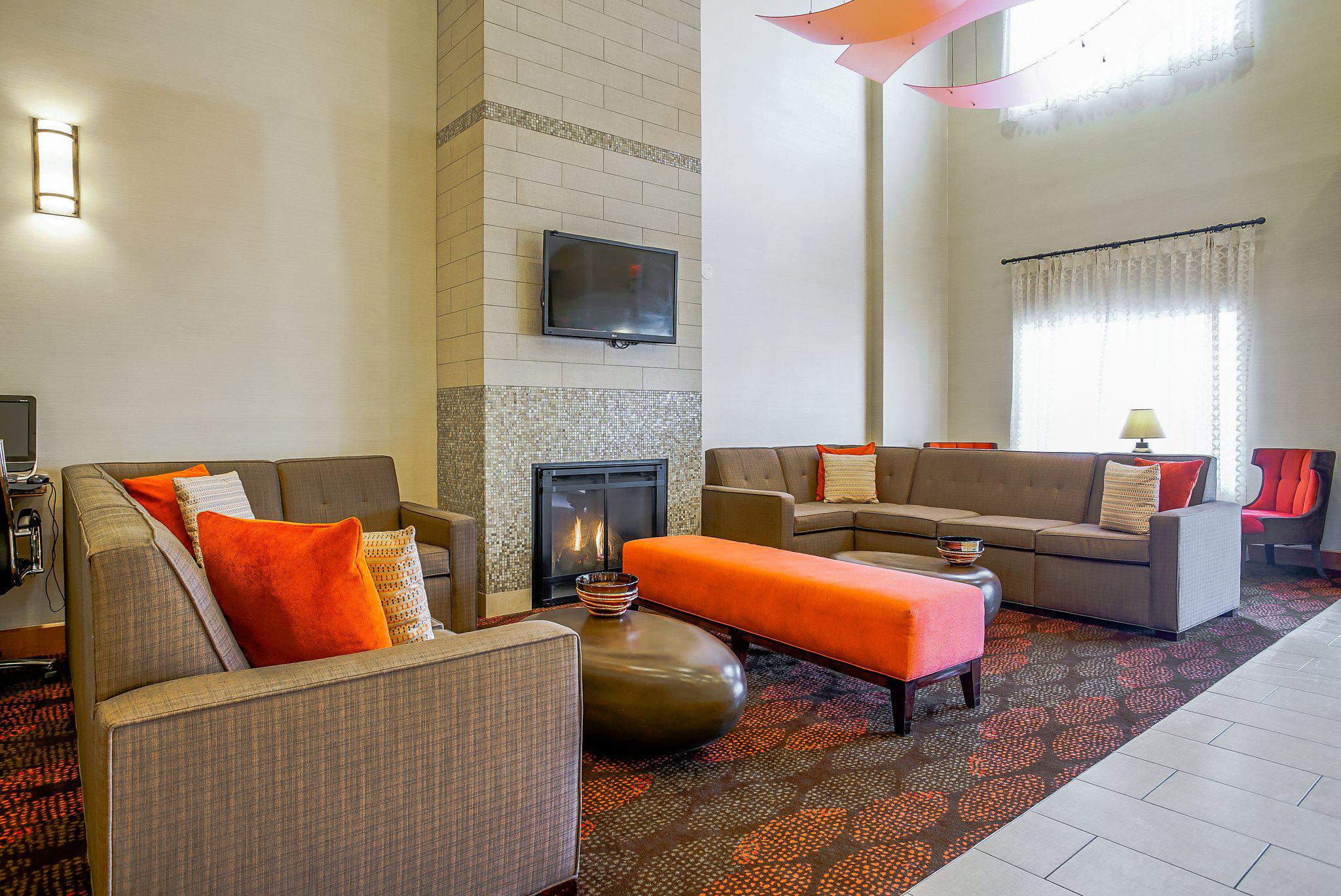 Holiday Inn Express & Suites Indianapolis North - Carmel Photo