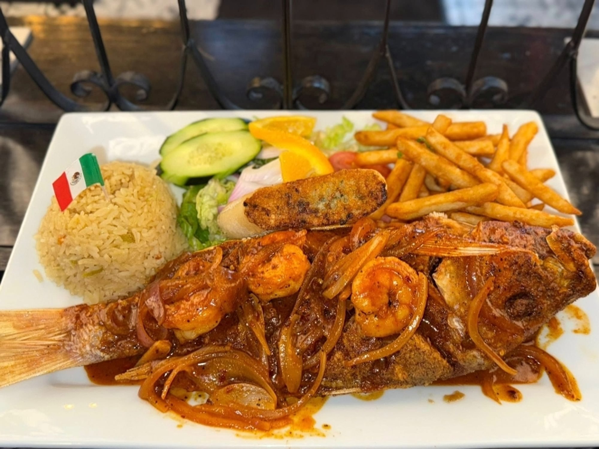 Mojarra Con Camarones