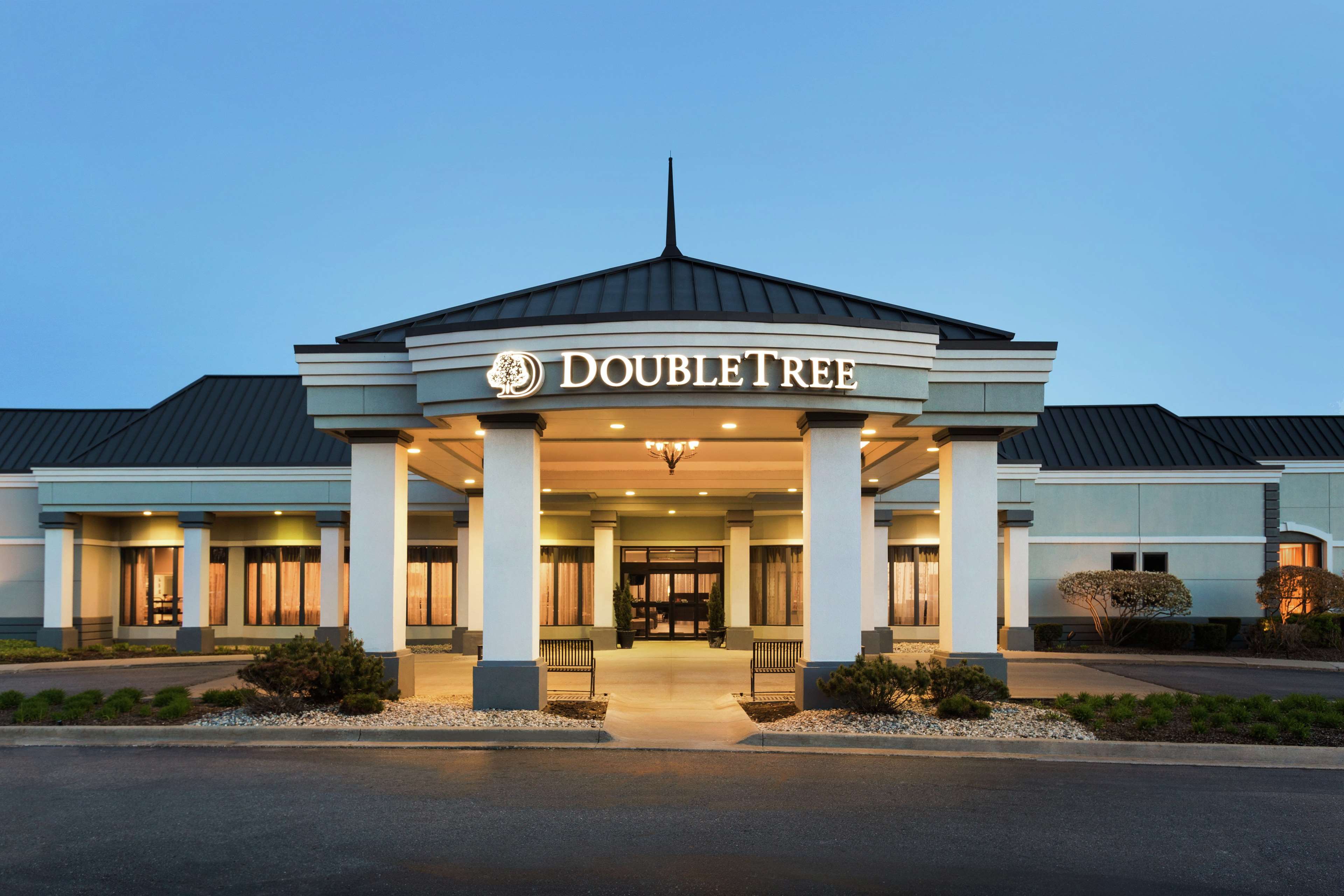 DoubleTree by Hilton Hotel Detroit - Novi Photo