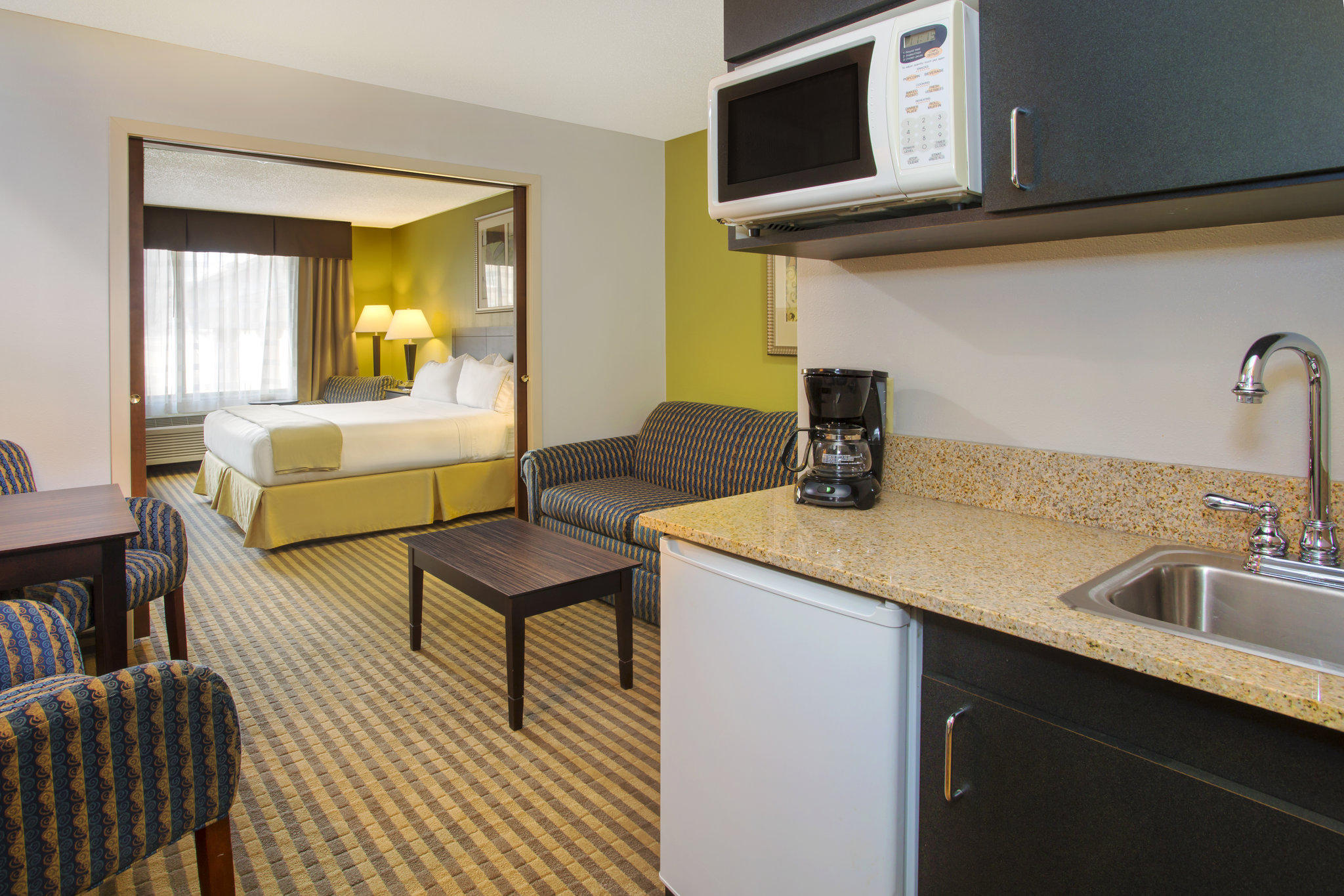 Holiday Inn Express & Suites Kalamazoo Photo