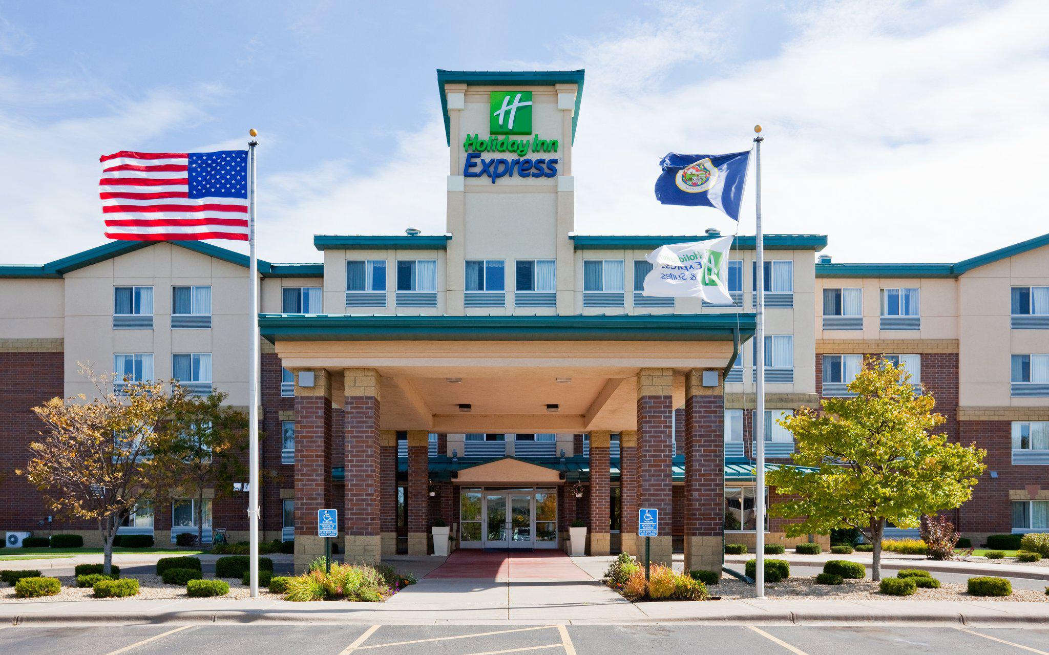 Holiday Inn Express & Suites St. Paul NE (Vadnais Heights) Photo