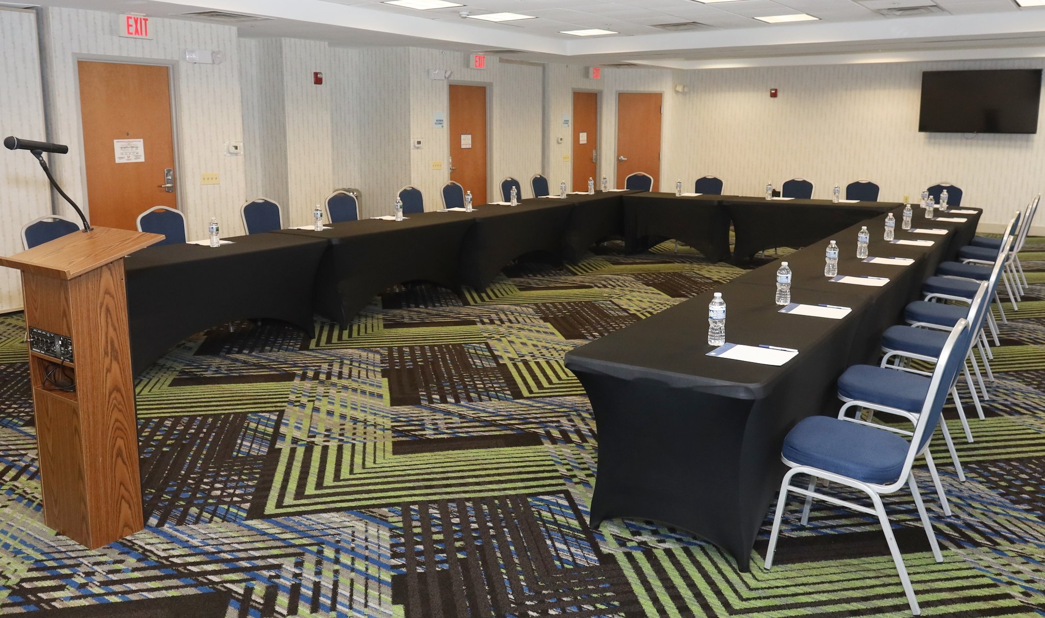 Holiday Inn Express & Suites Chicago North-Waukegan-Gurnee by IHG Image