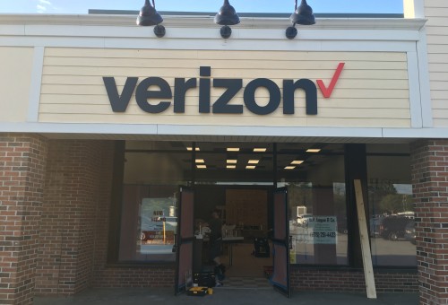 Verizon Authorized Retailer - IM Wireless Photo