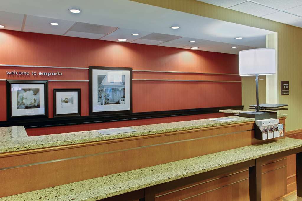 Hampton Inn Emporia Image