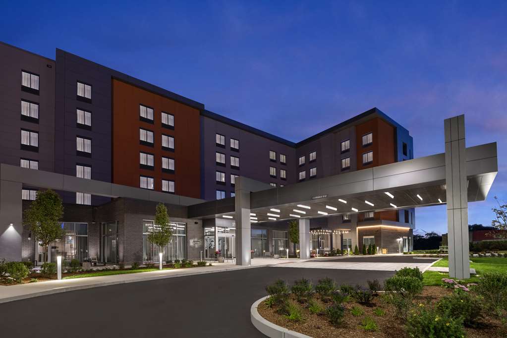 Hampton Inn Boston Woburn Image