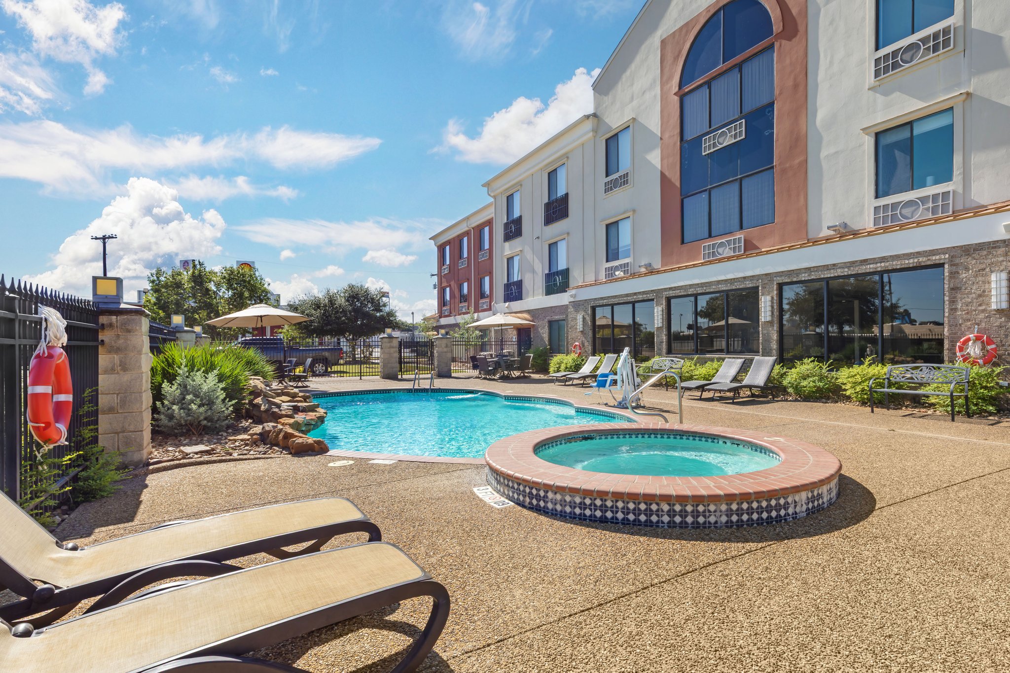 Holiday Inn Express & Suites Fairfield-North by IHG Image