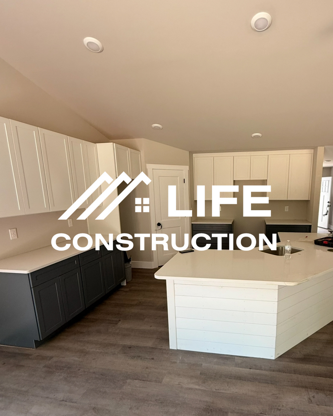 LIFE CONSTRUCTION & ROOFING Image